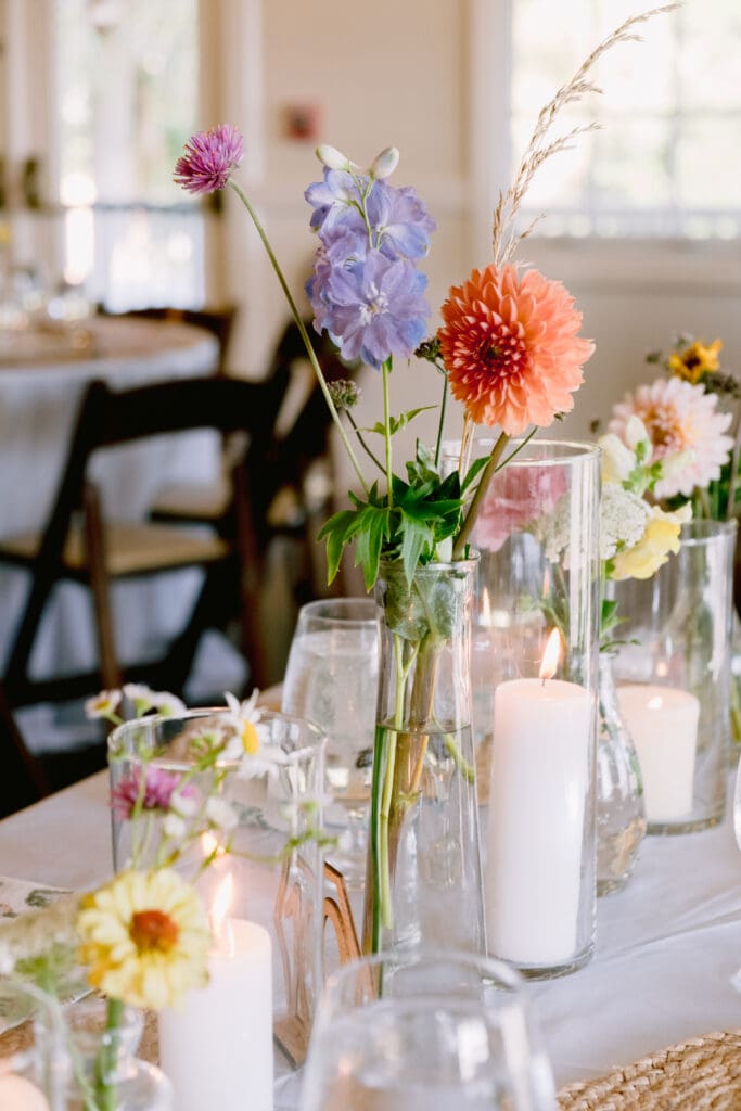 charleston documentary wedding photographer
roadside bloom flowers on table setting