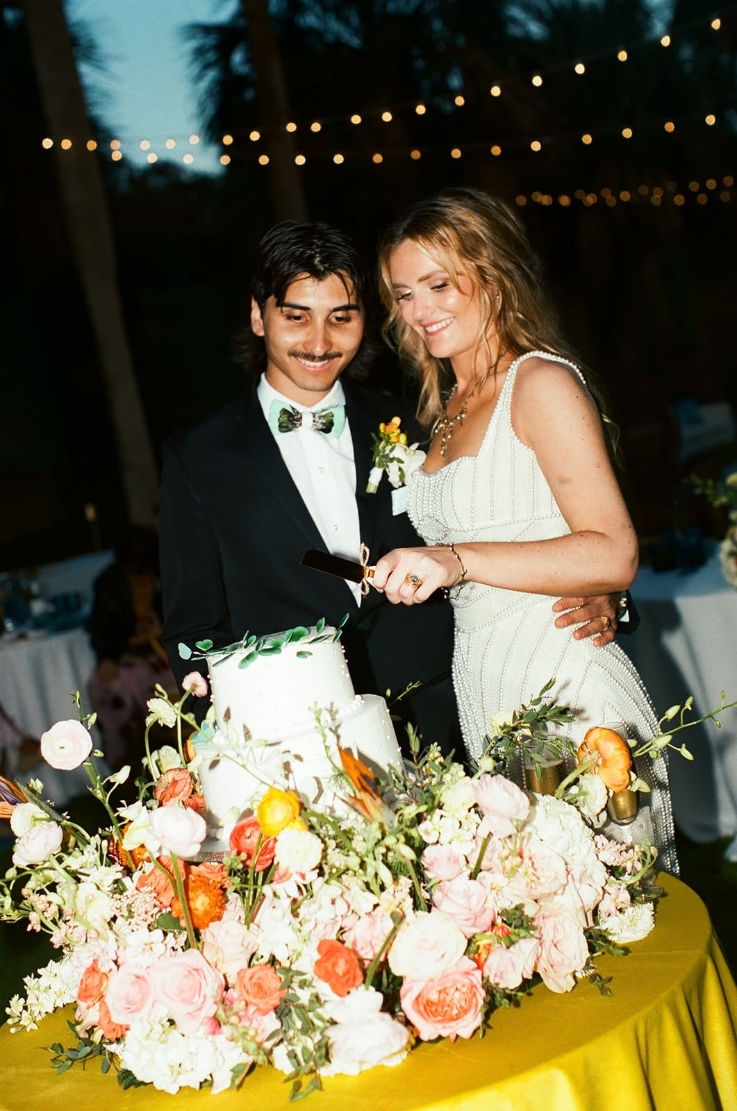 atalaya castle wedding real wedding of couple cutting cake