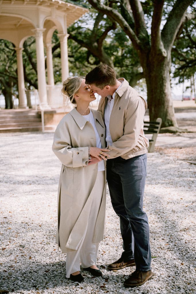 engagement couple portrait at white point gardens, charleston wedding and engagement photographer